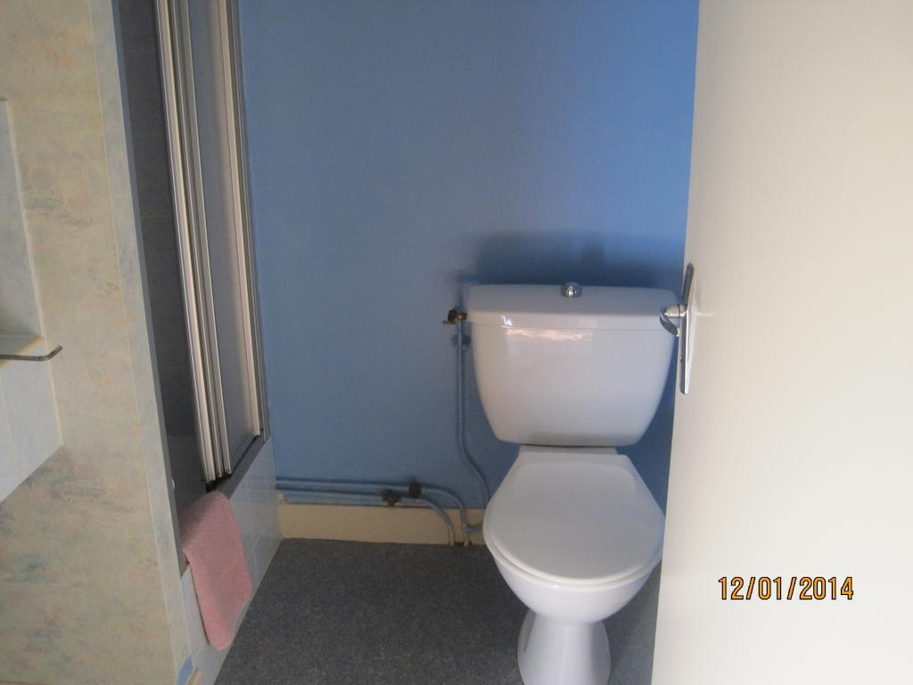 Hotel Le Commerce Neuville  Room photo