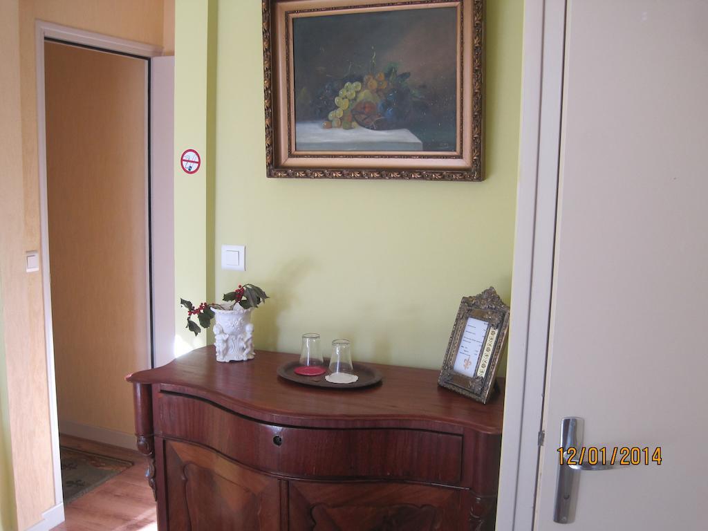 Hotel Le Commerce Neuville  Room photo