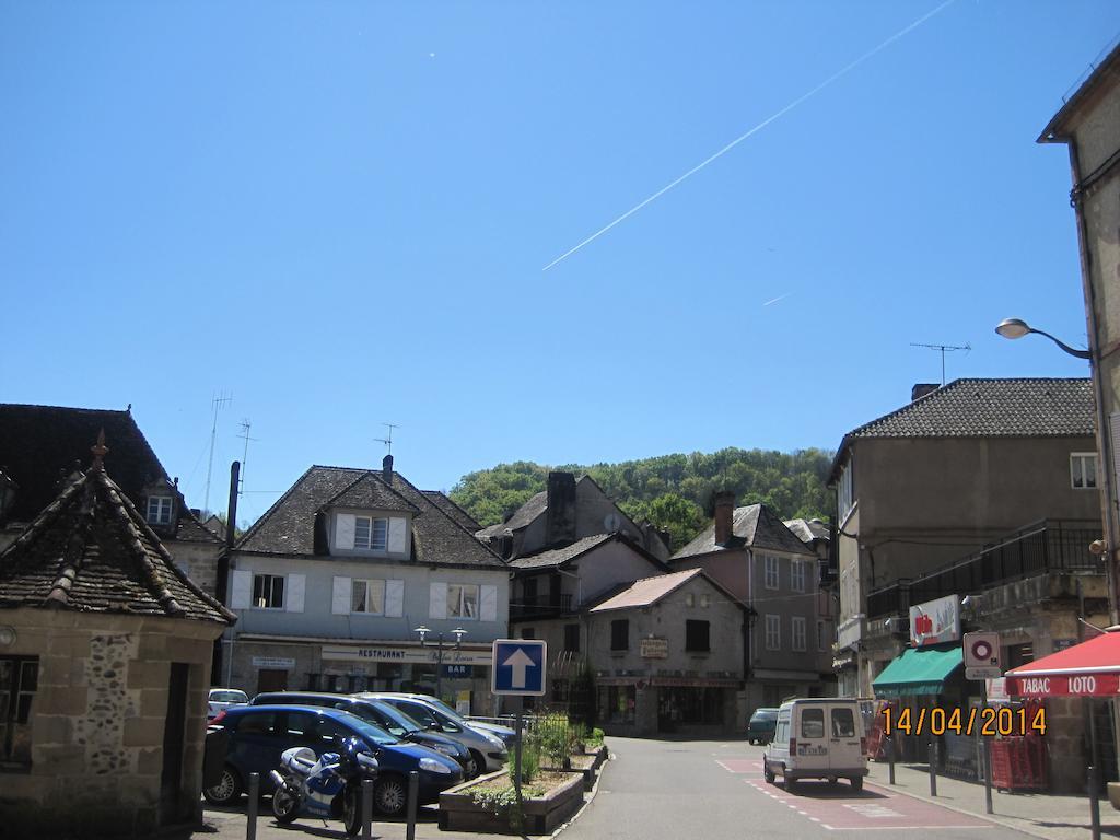 Hotel Le Commerce Neuville  Exterior photo
